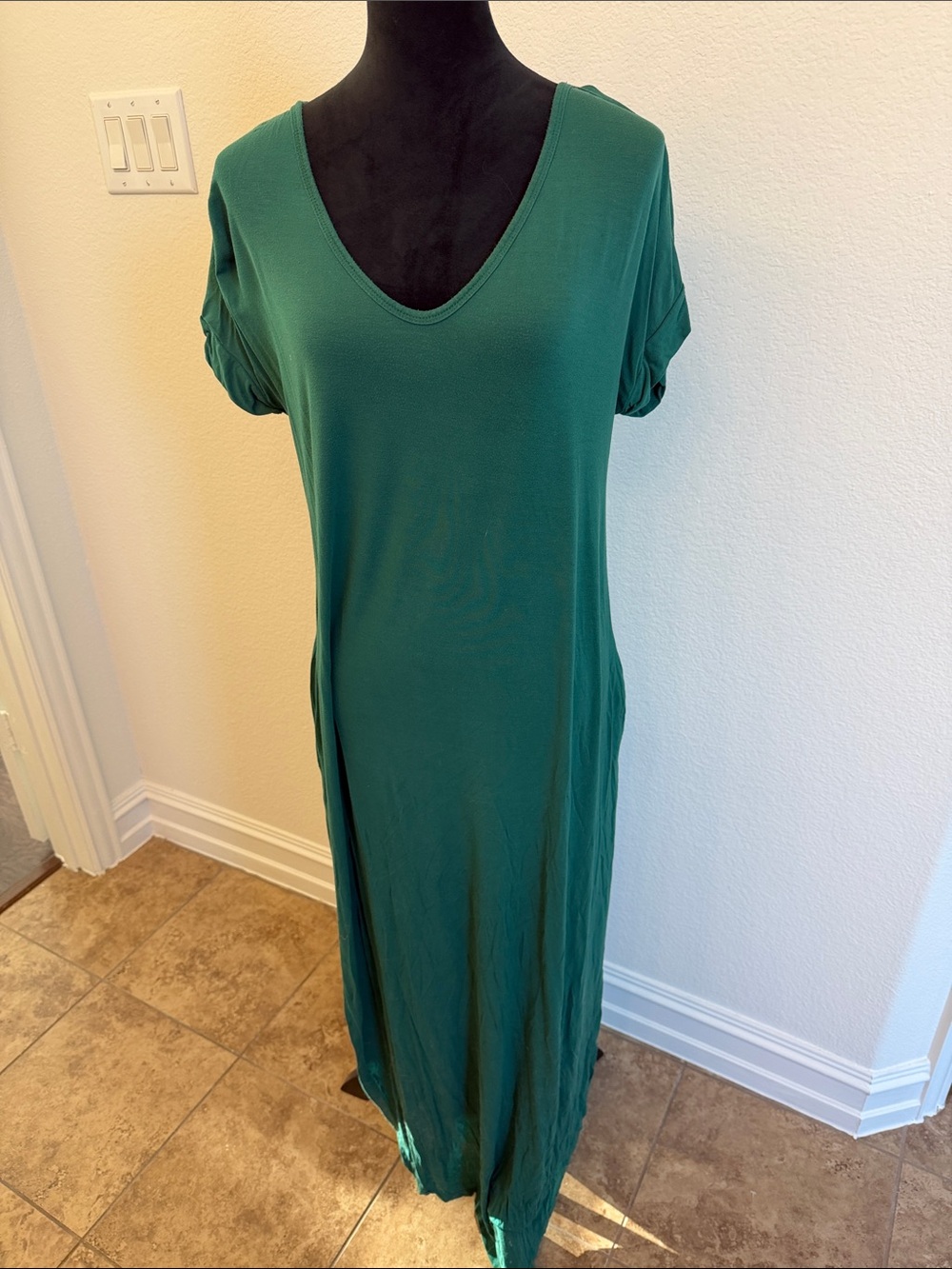Women's Emerald Green V-Neck Maxi Dress